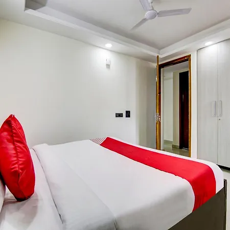 Oyo Flagship Thecapstone Hotel